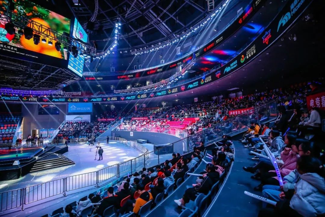 步暴露出其 步暴露出其